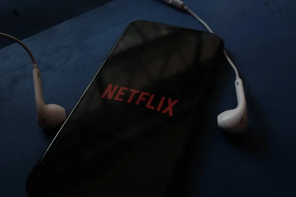 Smartphone Λογότυπο Netflix Μια Βασιλική Κορώνα Inc Οποία Είναι Μια — Φωτογραφία Αρχείου