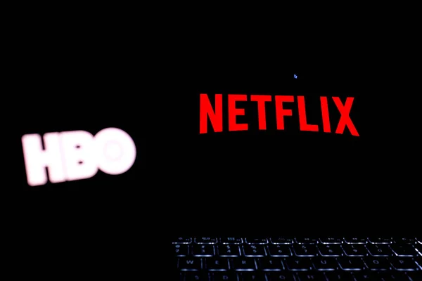 Smartphone Con Logotipo Netflix Con Una Corona Rey Inc Que — Foto de Stock