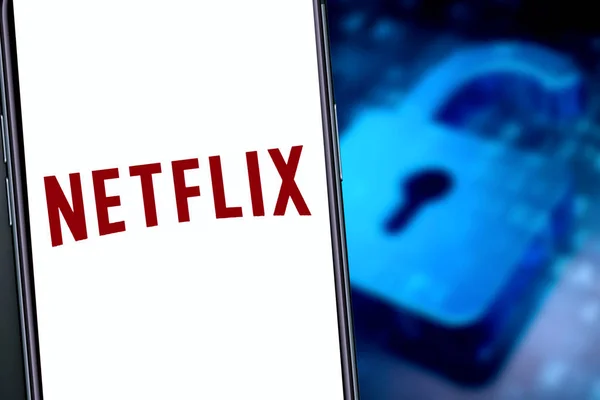 Smartphone Con Logotipo Netflix Con Una Corona Rey Inc Que — Foto de Stock