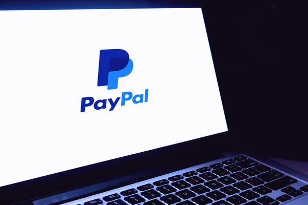 Airpods Iphone Paypal Holdings Logo Inc 是一家运营一个支持资金转移的全球在线支付系统的公司 2020年2月4日 星期四 — 图库照片