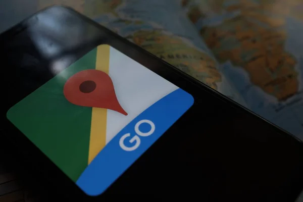 Χάρτες Και Iphone Pro Λογότυπο Του Google Maps Οποίο Είναι — Φωτογραφία Αρχείου