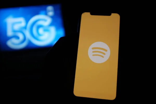 Smartphone Mit Dem Spotify Logo Spotify Ist Eine Schwedische Multiplattform — Stockfoto