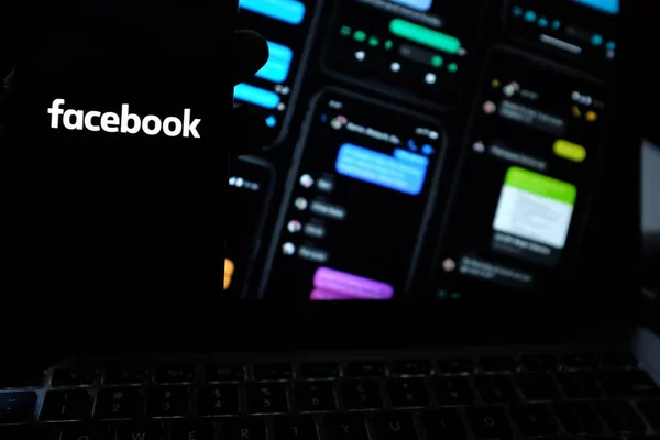 Iphone Profi Facebook Logóval Fekete Facebook Facebook Felület Hacker Hacker — Stock Fotó
