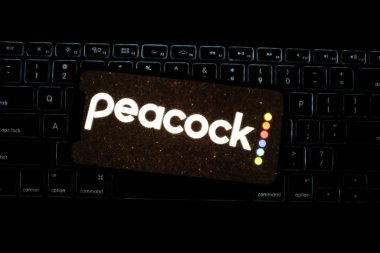 Peacock logosu. Talep hizmeti üzerine bir video. Tören Nisan 2020 'de başlatılacak. ABD, New York, Kasım 2019