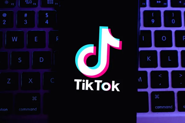 Smart Phone Tik Tok Logo Which Popular Social Network Internet — Stok Foto