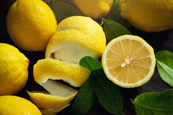 Top View Φρέσκα Κίτρινα Βιολογικά Φρούτα Λεμονιού Vintage Ξύλινο Τραπέζι — Φωτογραφία Αρχείου