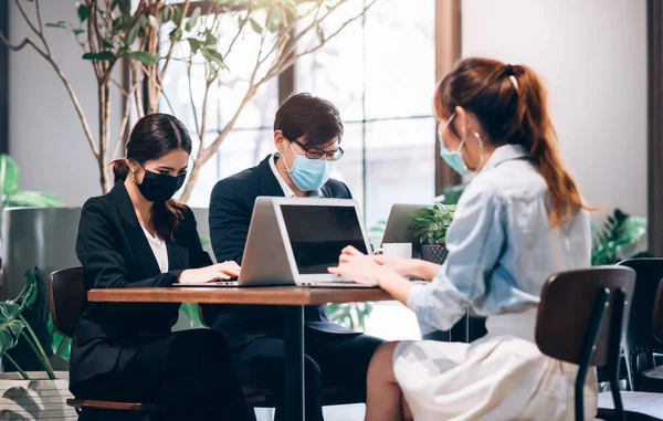 Grupo Pessoas Asiáticas Trabalho Equipe Bem Sucedido Empresário Empresária Vestindo — Fotografia de Stock