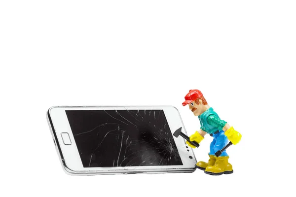 Hračkář Kladivem Rozbitý Mobil Rozbitá Obrazovka Izolované Bílém Pozadí — Stock fotografie