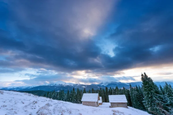 Paisaje Invernal Con Pueblos Montañosos Cubiertos Nieve Cárpatos Ucrania — Foto de Stock