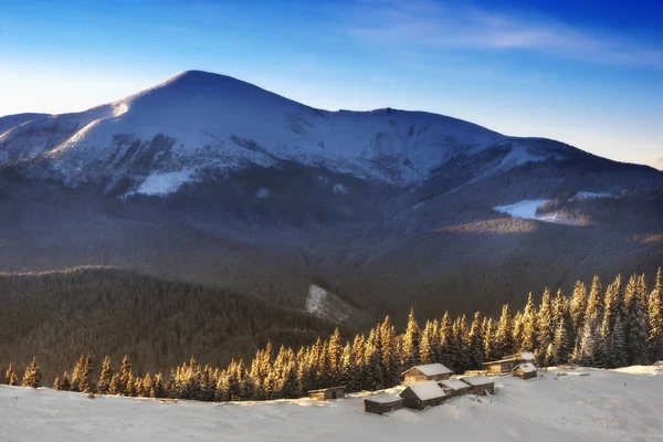 Hermosa Vista Las Montañas Cubiertas Nieve Invierno Primer Plano Pequeño — Foto de Stock