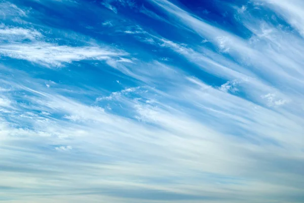 Fényes Kék Fehér Felhőkkel — Stock Fotó