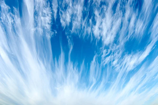 Cielo Blu Brillante Con Nuvole Bianche — Foto Stock