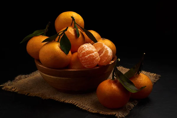 Ripe Mandarins Wooden Bowl Table Sackcloth — Stock Photo, Image