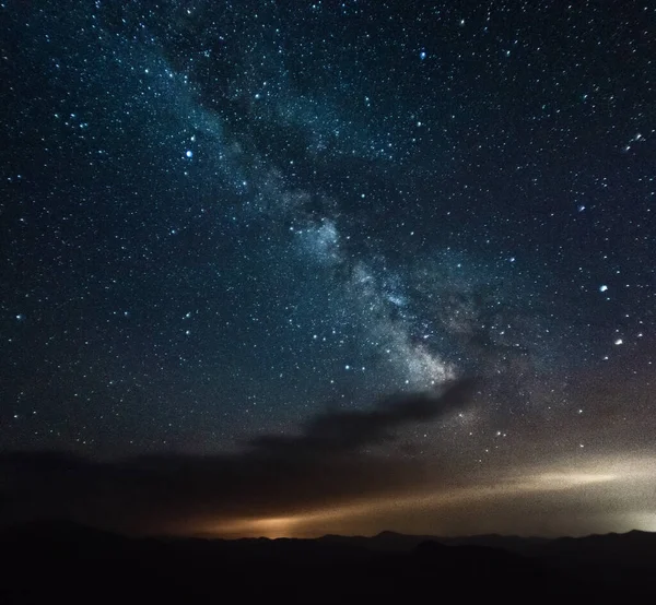 Vista Inferior Del Cielo Estrellado Oscuro — Foto de Stock