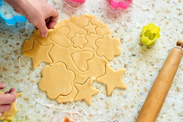 Enfant Avec Mère Fait Des Cookies Déploie Pâte Utilise Des — Photo