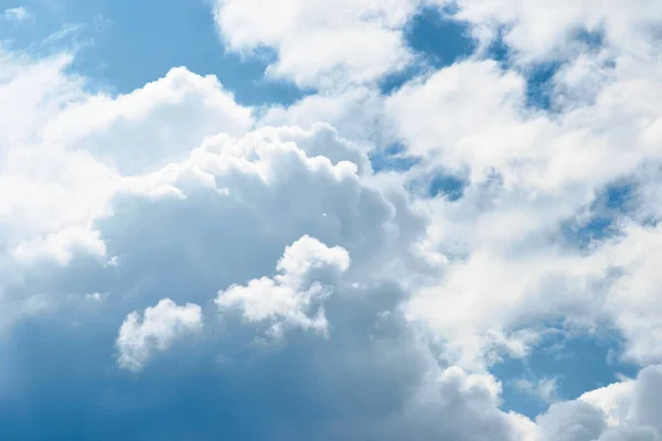 Gyönyörű Fehér Cumulus Felhő Kék — Stock Fotó