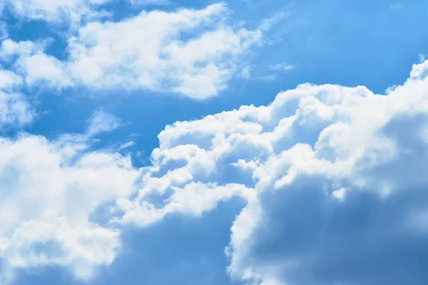 Bella Nube Cumulus Bianco Con Cielo Blu — Foto Stock