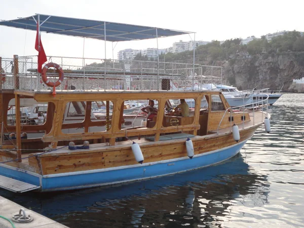 Jacht Wycieczkowy Gotowy Wypłynięcia Morze Antalya — Zdjęcie stockowe