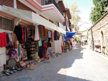 Eski şehrin hediyelik eşya dükkanları, Antalya