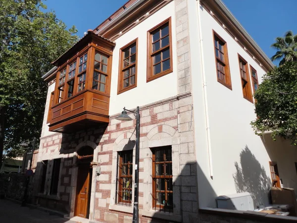 Landhuis Aan Straat Ataturk Antalya — Stockfoto