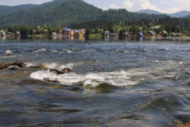 Katun nehrinin hızlı akışı, Altai