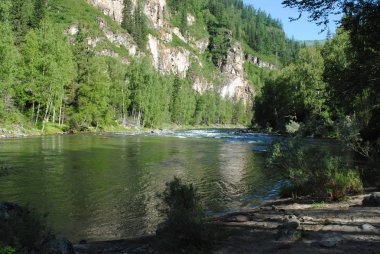 Katun nehrinin kayalık kıyıları, Altai