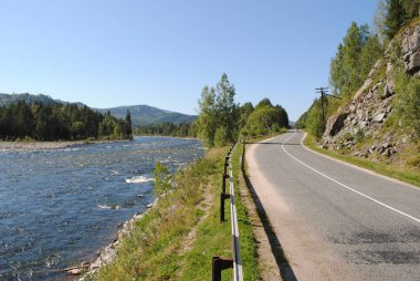 Katun nehri boyunca yol, Altai.