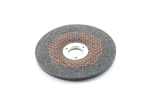 Beyaz bir tablo üzerinde kaba metal işleme için bir oluşturucu disk.