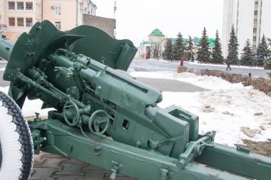 SSCB 'nin dikiz aynasından yeşil topçu. Ters. Askeri ekipman müzesi.