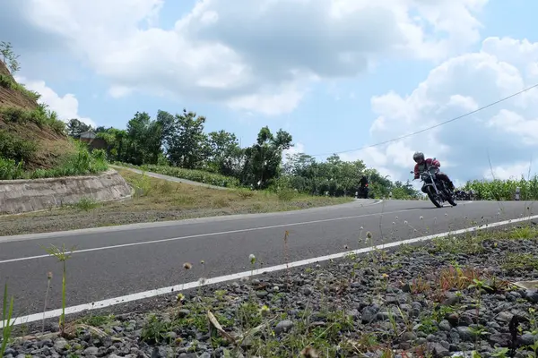 Man riding a classic motorcycle on highway of mountain — 스톡 사진