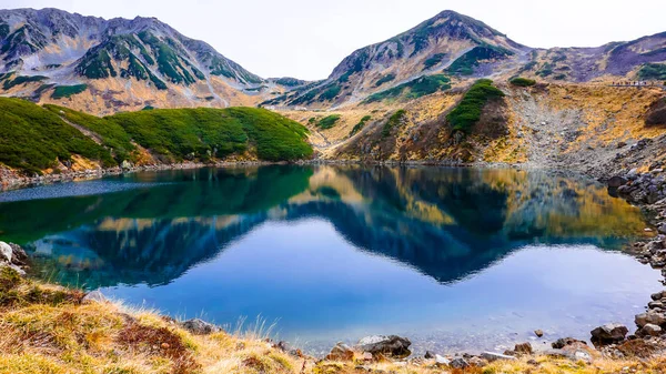 Mountain and lake in Japan Alpine route — Stock Photo, Image