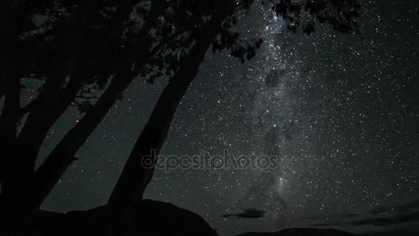 Του νυχτερινού ουρανού αστέρια και milky way — Αρχείο Βίντεο