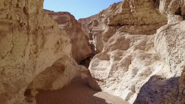 Drone Volando Través Del Cañón Del Desierto Israel — Vídeos de Stock