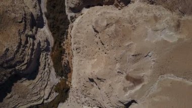 kayalar ve Dağları çölde