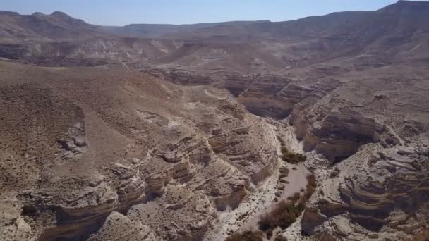 Drone Voando Através Desfiladeiro Deserto Israel — Vídeo de Stock