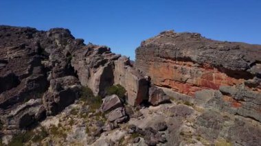 Kayalar ve Avustralya'da dağlar