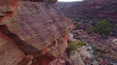Kanyon ve Avustralya Outback nehirde havadan görünümü