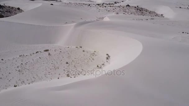 Drone Survolant Les Dunes Sable Blanc Désert — Video