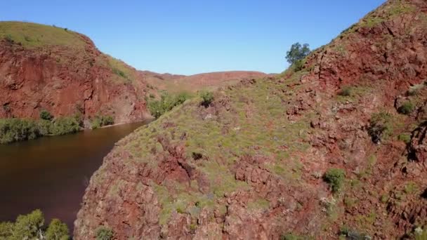 Drone Vliegt Wilde Rivier — Stockvideo