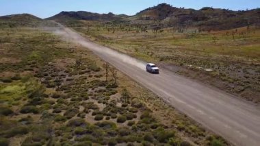 Avustralya'nın taşra toprak yolda araba 4wd araba