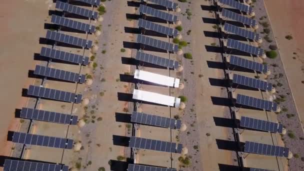 Εναέρια Άποψη Του Φωτοβολταϊκού Σταθμού Παραγωγής Ανανεώσιμης Ενέργειας — Αρχείο Βίντεο