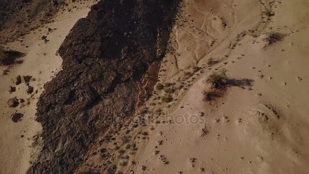 岩と砂漠の山 — ストック動画