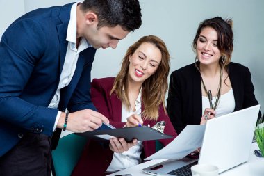 İnsanlar Office belgeleri tarama