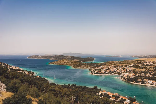 Sea and land in croatia — Stockfoto