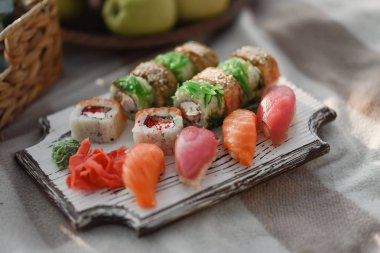 suşi ahşap oyun tahtası