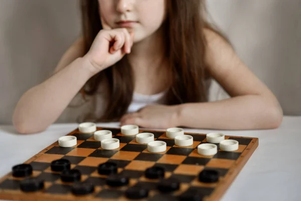 Little Girl Plays Checkers White Clothes Light Background — 스톡 사진