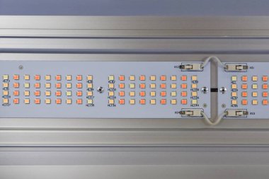 Tarım kullanımı için SMD Leds ve konnektörleri ile birleştirilmiş Pcb