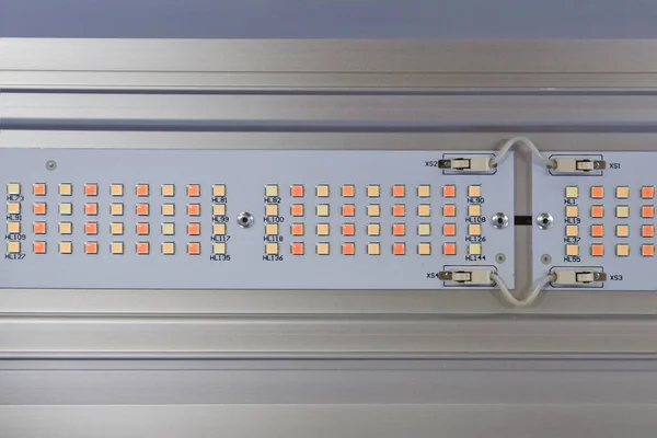 農業利用のためのSmd Ledとコネクタと組み立てられたPcb — ストック写真