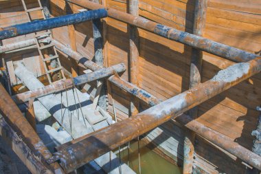 Hendek, yolda boru tamiri.