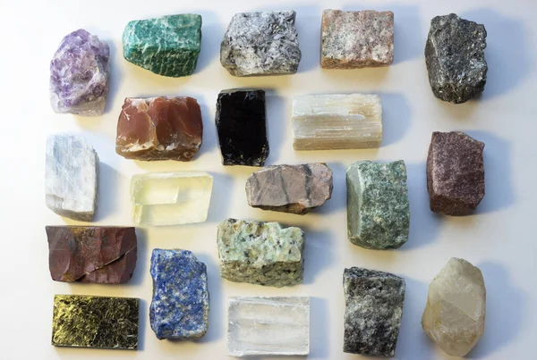 Piedras Minerales Sobre Fondo Blanco Concepto Meditación Ocultismo — Foto de Stock